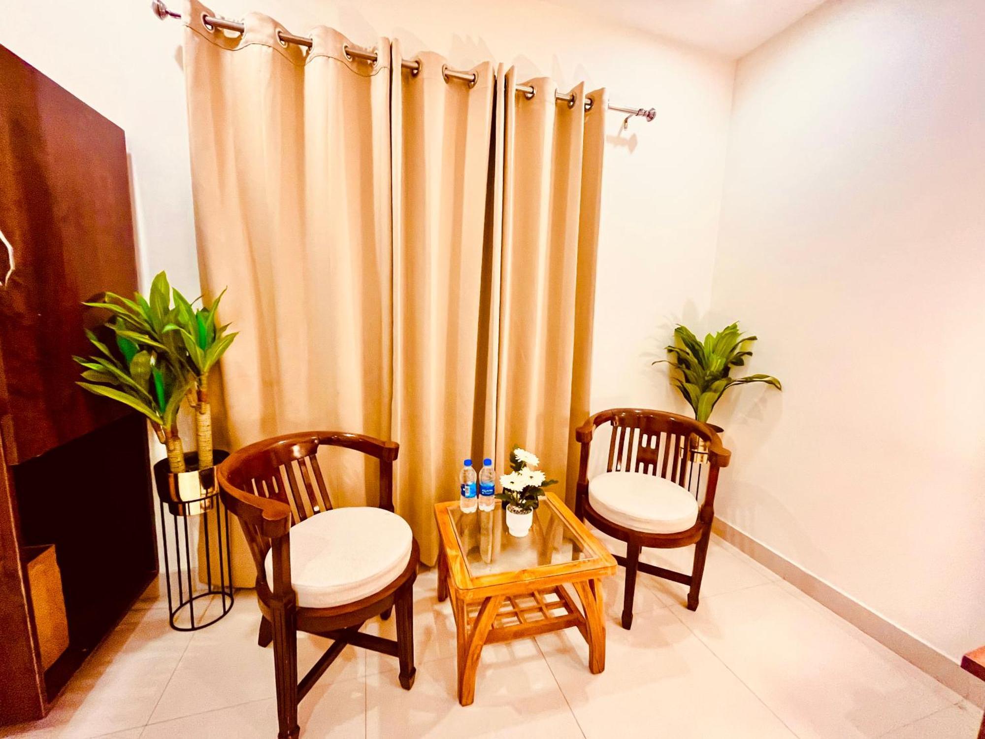 Sampat Royal Cafe Hotel Делхи Екстериор снимка