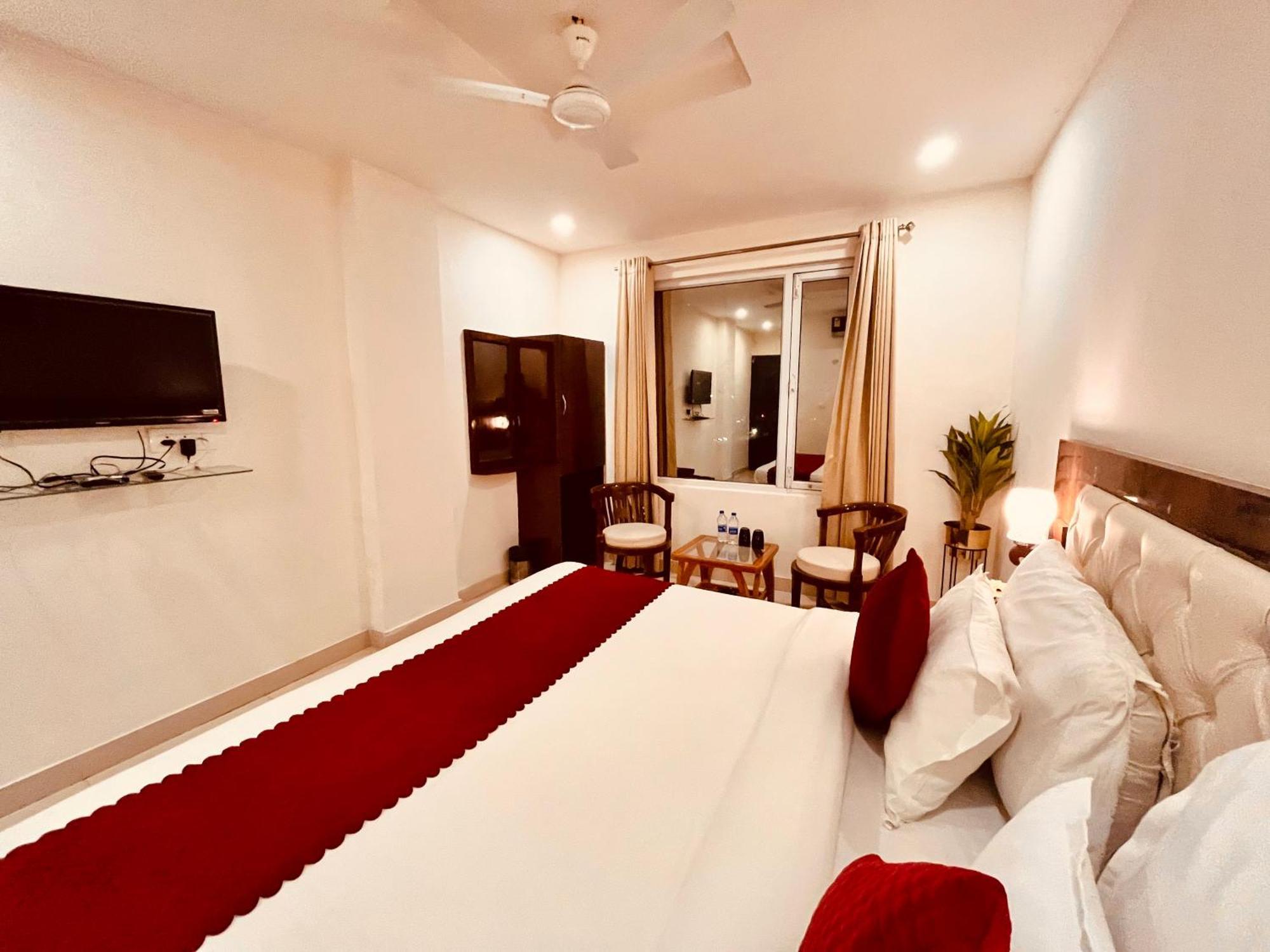 Sampat Royal Cafe Hotel Делхи Екстериор снимка