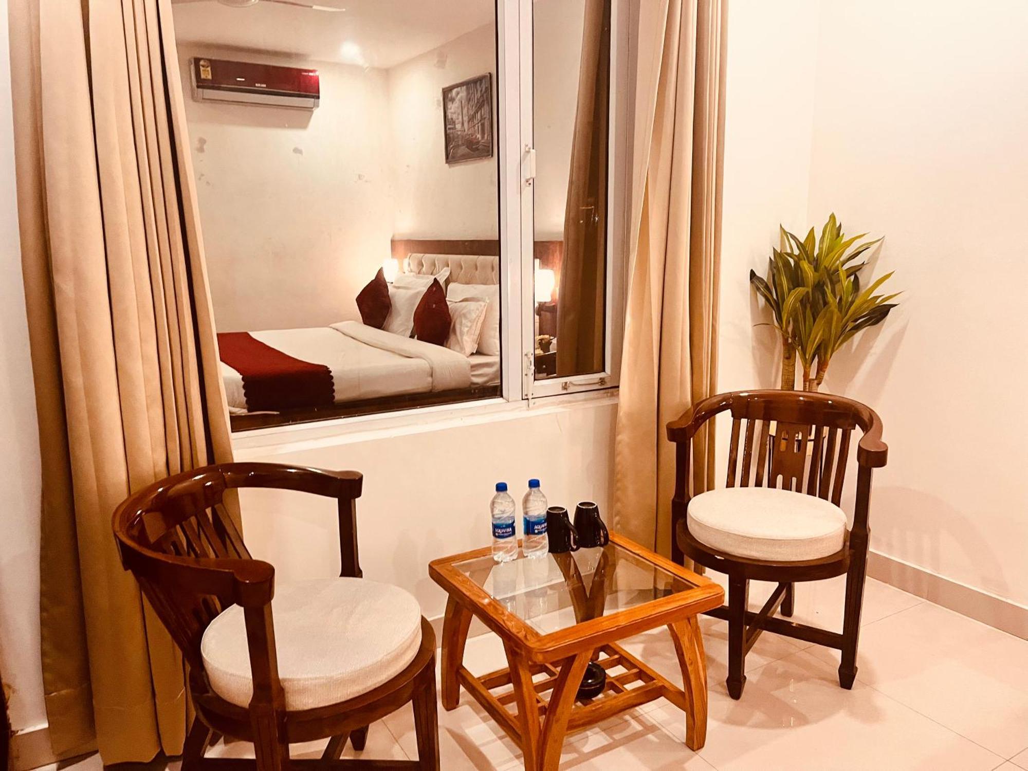 Sampat Royal Cafe Hotel Делхи Екстериор снимка